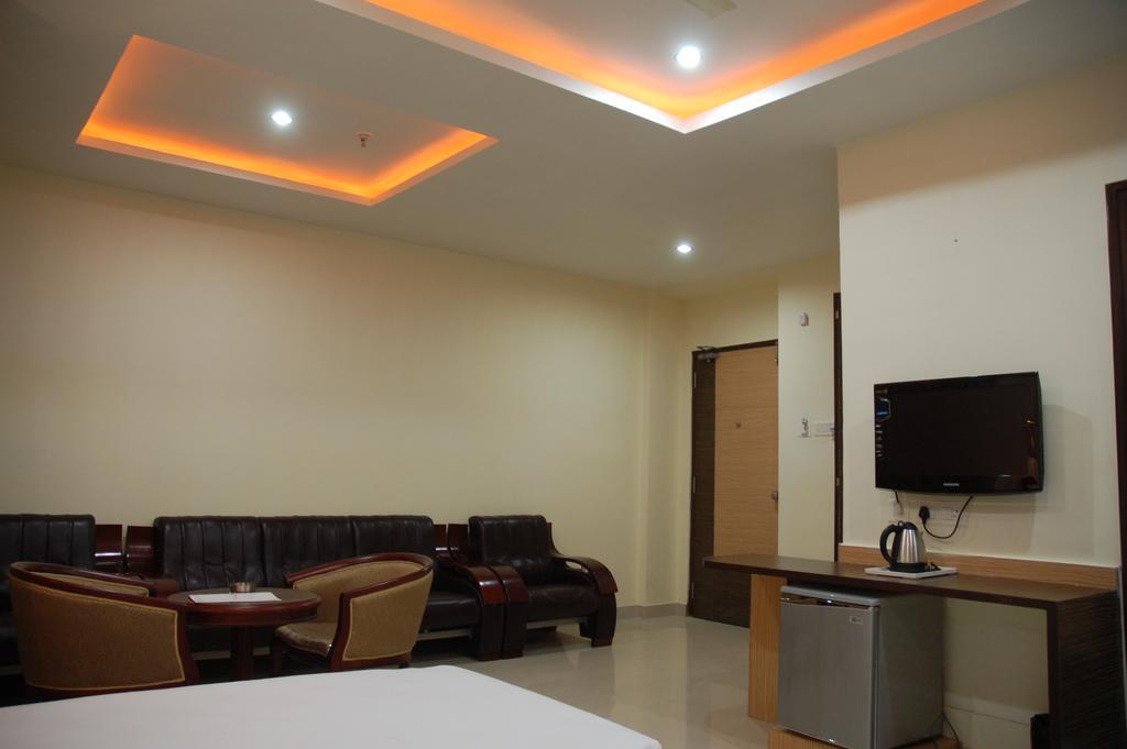היידראבד Hotel Sitara Royal מראה חיצוני תמונה