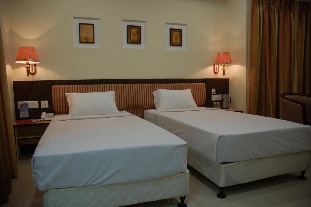 היידראבד Hotel Sitara Royal חדר תמונה